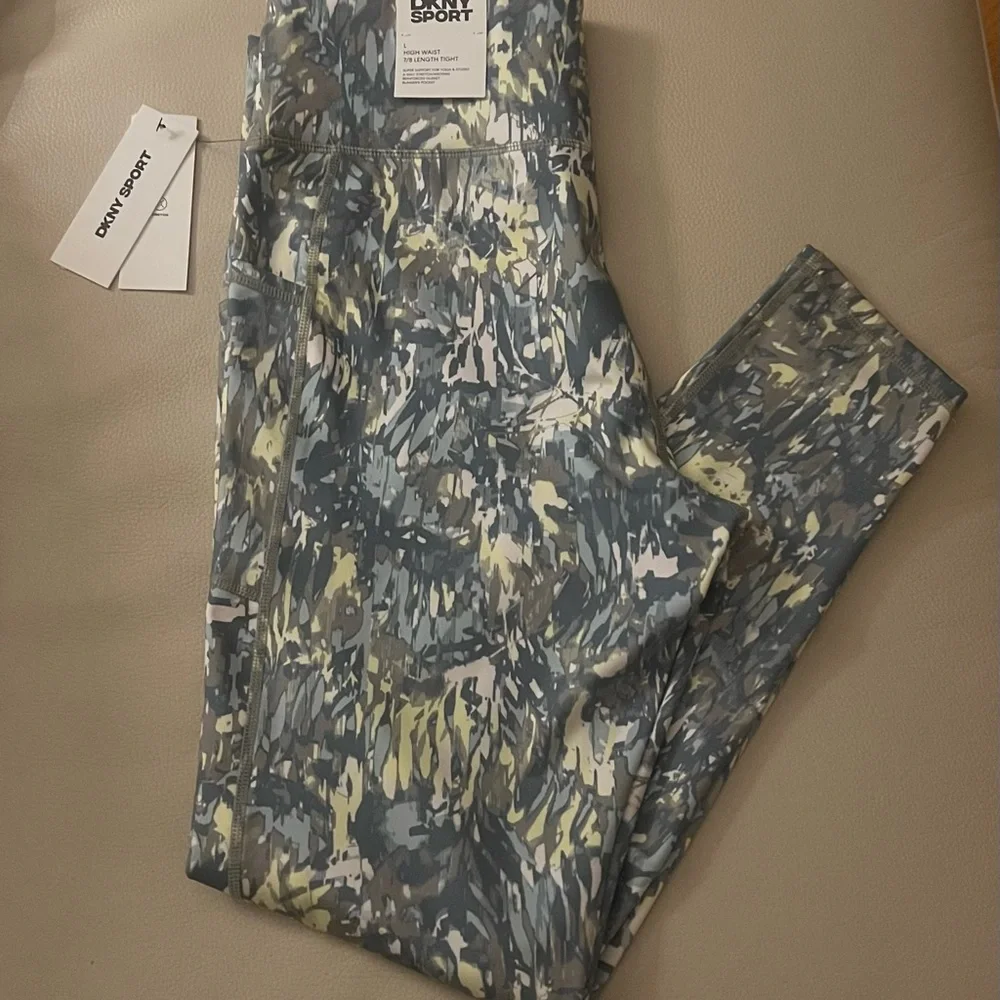 DKNY Sport High Waist Leggings with Side Pockets. Large, New! - Picture 1 of 5